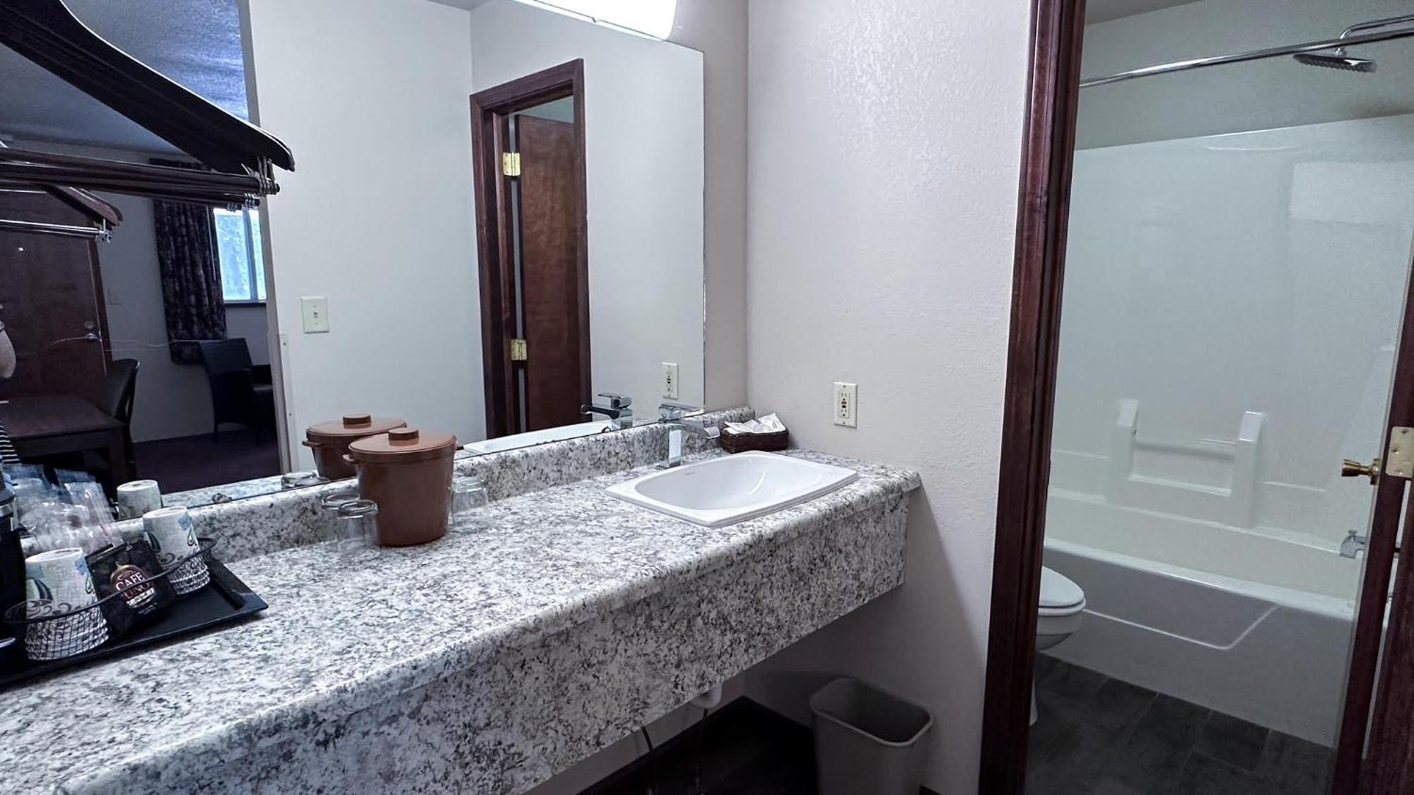 The Shelby Inn Shelbyville Bagian luar foto